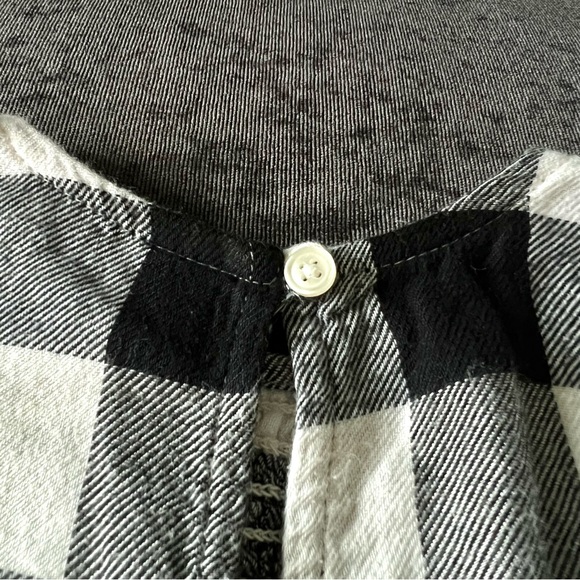 Old Navy Black and White Checkered Romper Size 6-12 Months - Picture 6 of 7